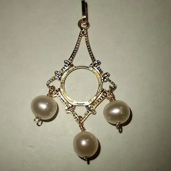 14Kt Yellow Gold Pearl Pendant - Picture 3 of 3